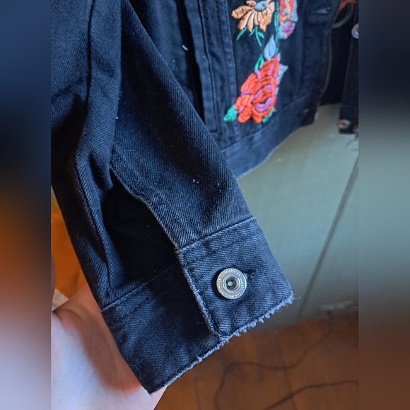 Zara Floral Embroidered black denim zip & button jacket. Size small - Picture 8 of 9